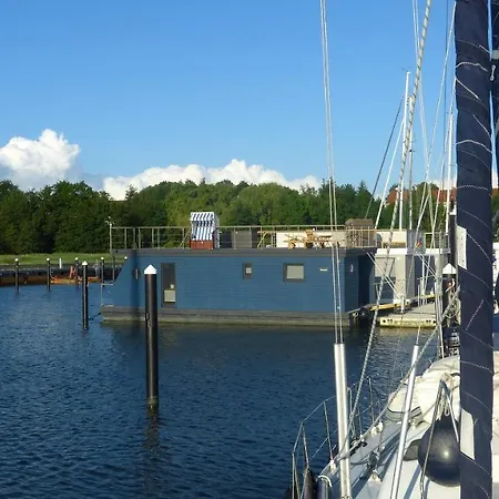 Harmonie - Stern Hausboot Casa de Férias Stralsund