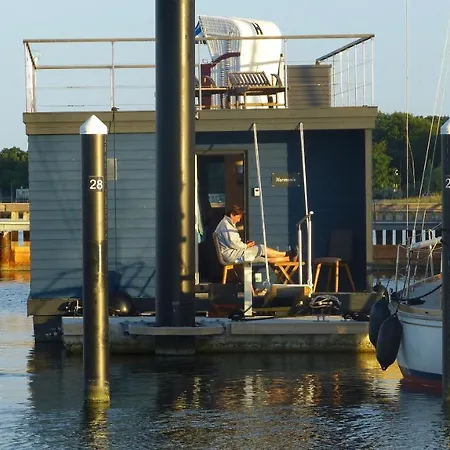 Harmonie - Stern Hausboot * Stralsund